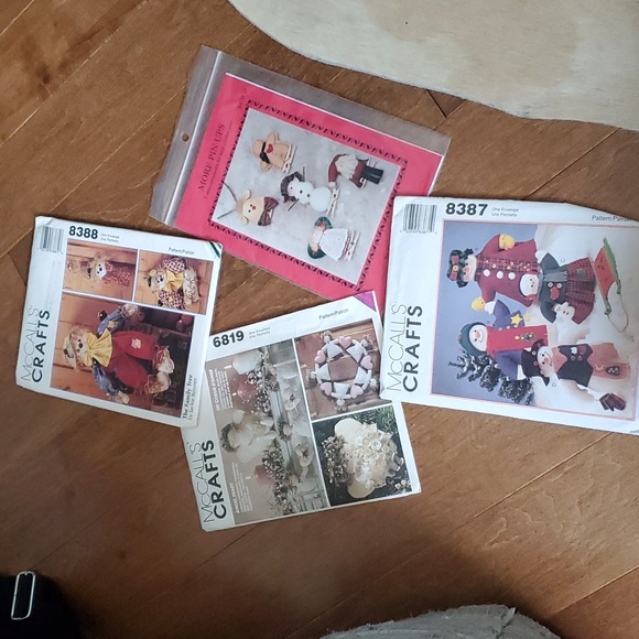 Bundle of vintage holiday craft patterns - Picture 1 of 9